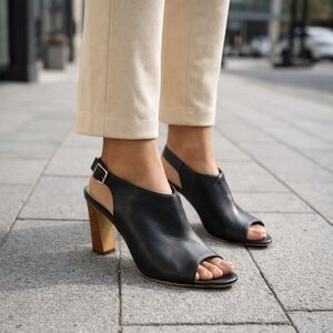 Vince Camuto Ledinla Black Leather Peep Toe Slingback Sandal Heels Size 8M Block